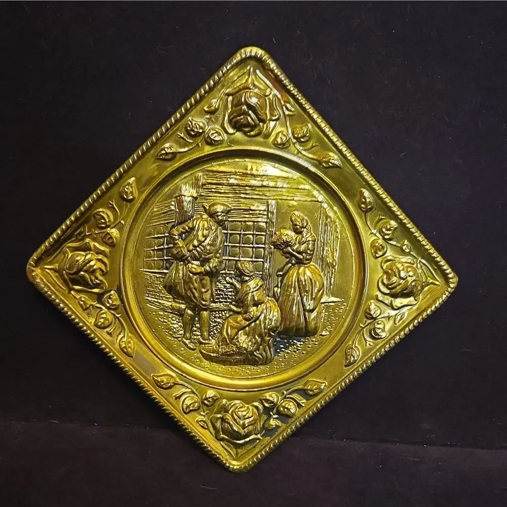Vtg Pair Embossed Brass Wall Plaques Made in England World Gift Colonial Pub 7